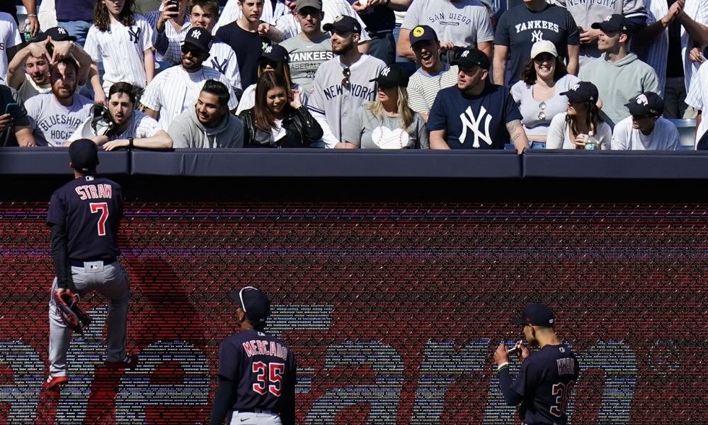 Yankees, their fans assault Cleveland players