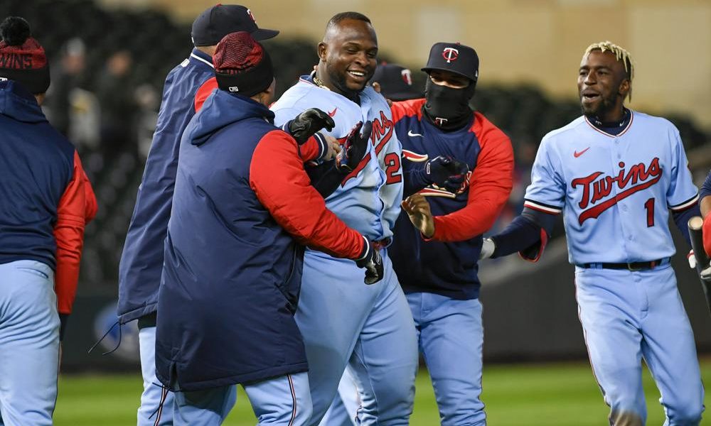 Twins lose Sanó who will have knee surgery